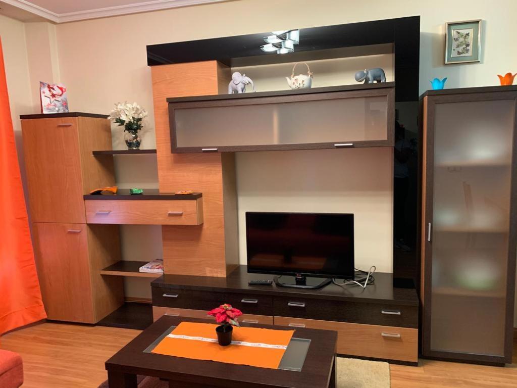 Apartamento Mota-2 Huca-Los Prados; Parking Y Wifi Gratis Oviedo Exterior photo